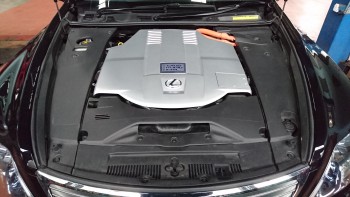 レクサスＬＳ６００ｈのウォーターポンプ交換